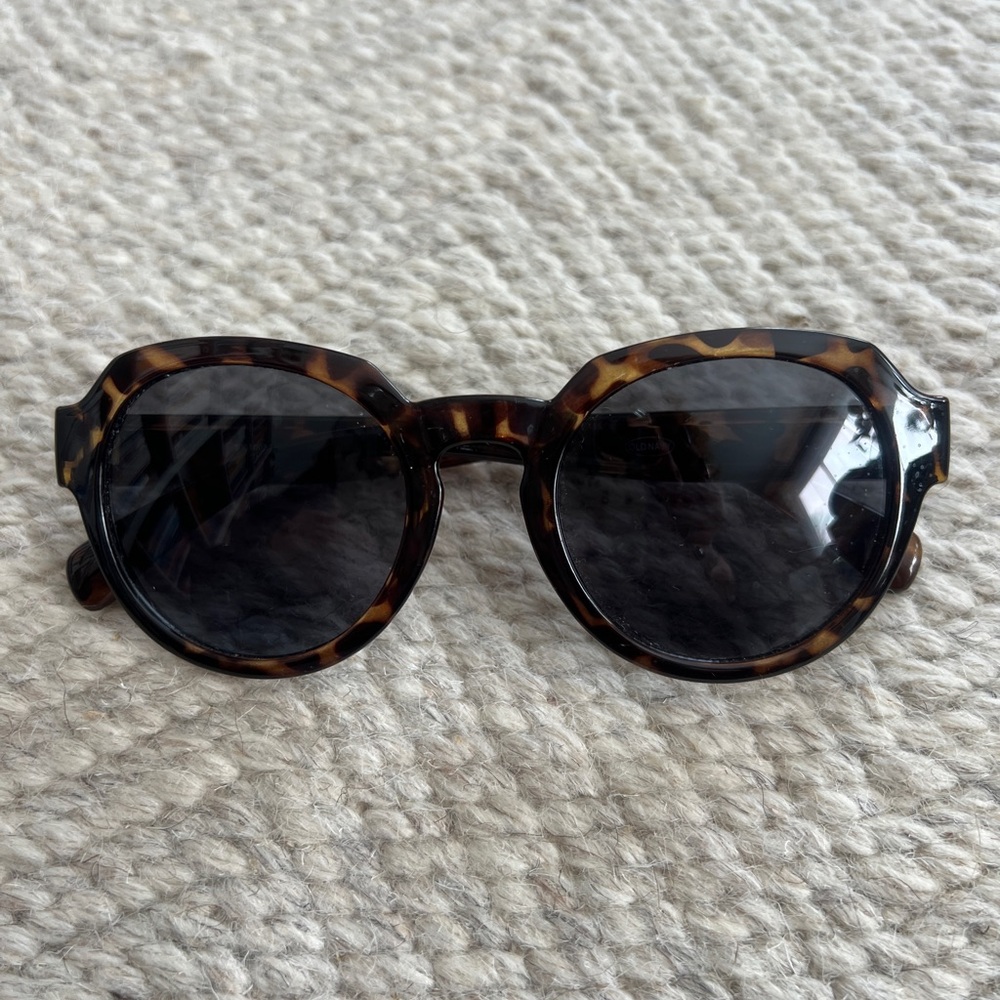 Tortoise Shell Round Sunglasses